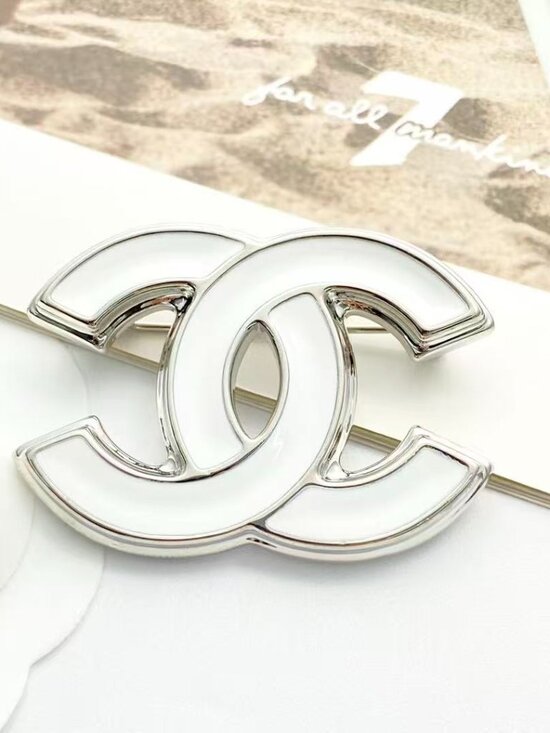 It Hot Selling Item 🔥😎 CHANEL White CC Brooch